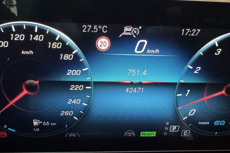 Used Mercedes-Benz GLE 2020 GLE 450 4MATIC Stylish Model Odometer Close Up