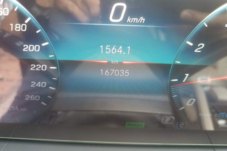 Used Mercedes-Benz GLE 2020 GLE 450 4MATIC Stylish Model Odometer Close Up
