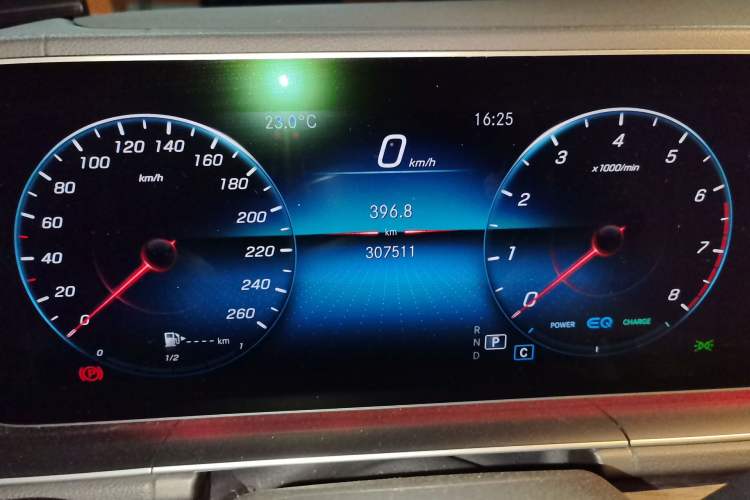 Used Mercedes-Benz GLE 2020 GLE 450 4MATIC Stylish Model Odometer Close Up