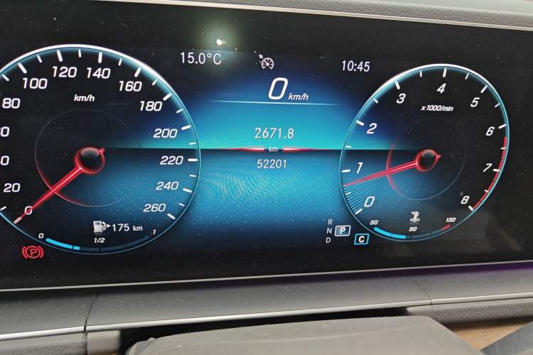 Used Mercedes-Benz GLE 2020 GLE 350 4MATIC Luxury Model Odometer Close Up