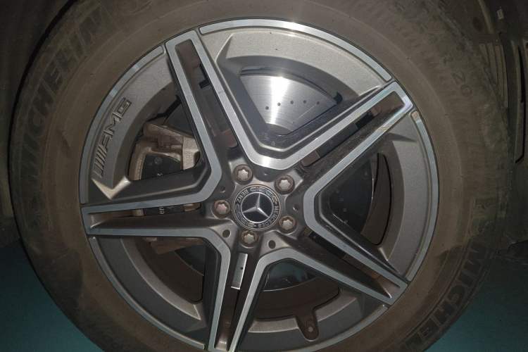 Used Mercedes-Benz GLE 2020 Restyled GLE 450 4MATIC Luxury Edition Right Front Wheel Hub