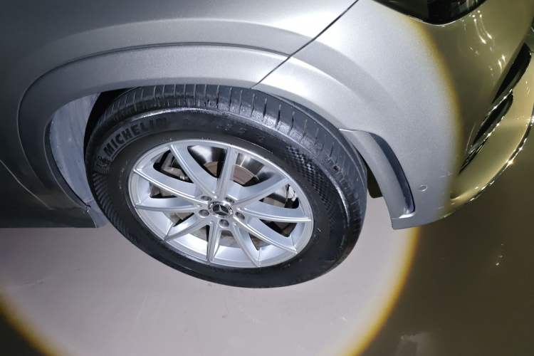 Used Mercedes-Benz GLE 2020 GLE 350 4MATIC Fashion Model Right Front Wheel Hub