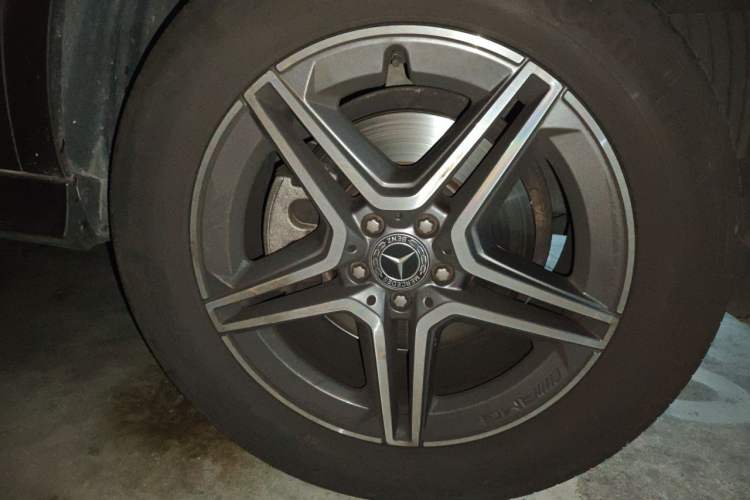 Used Mercedes-Benz GLE 2020 GLE 350 4MATIC Luxury Model Right Front Wheel Hub