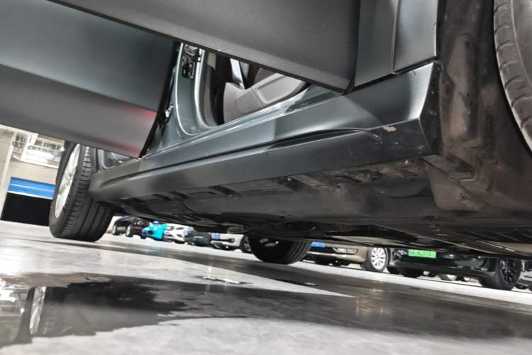 Used Mercedes-Benz GLE 2020 Restyled GLE 350 4MATIC Fashion Edition Right Side Sill