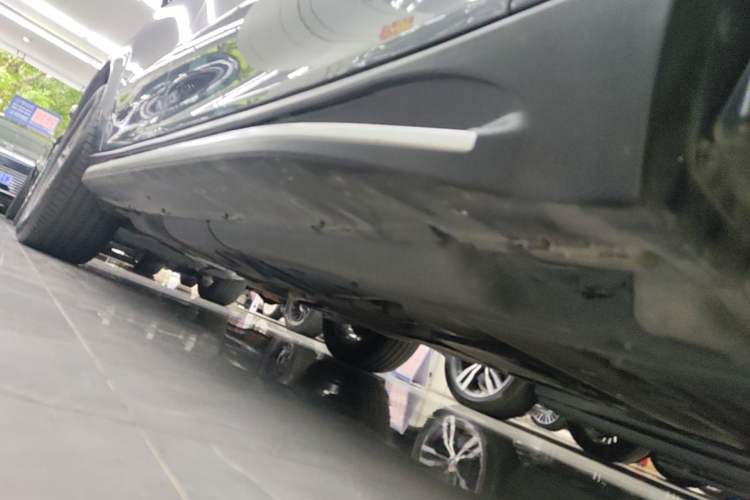 Used Mercedes-Benz GLE 2020 GLE 450 4MATIC Stylish Model Right Side Sill