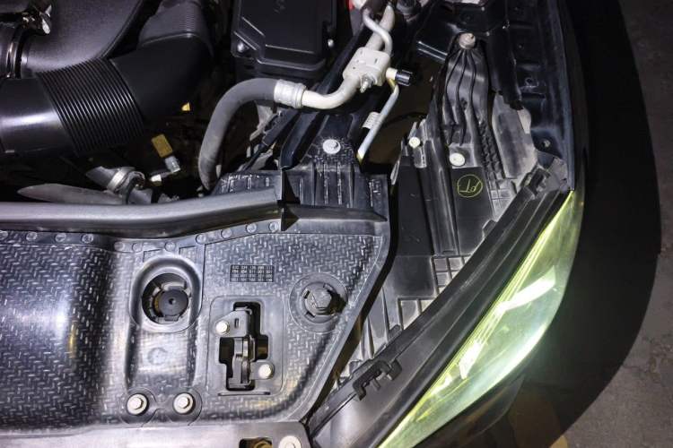 Used Mercedes-Benz GLE 2020 GLE 350 4MATIC Fashion Model Engine Bay Left