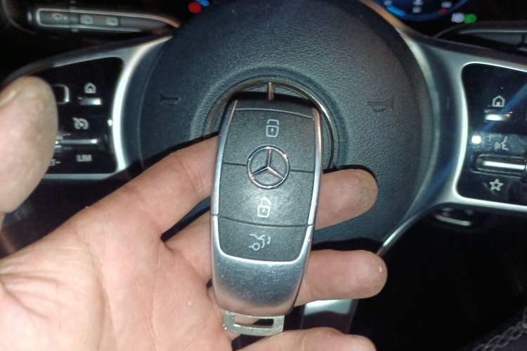 Used Mercedes-Benz GLE 2020 GLE 350 4MATIC Luxury Model Interior 1