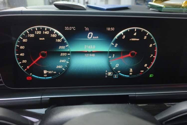 Used Mercedes-Benz GLE 2020 GLE 350 4MATIC Fashion Model Odometer Close Up