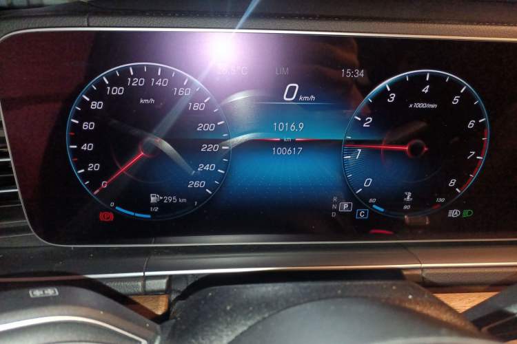 Used Mercedes-Benz GLE 2020 GLE 350 4MATIC Luxury Model Odometer Close Up