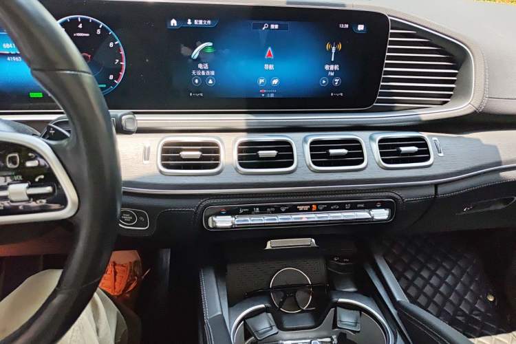 Used Mercedes-Benz GLE 2020 GLE 450 4MATIC Stylish Model Audio And AC Panel