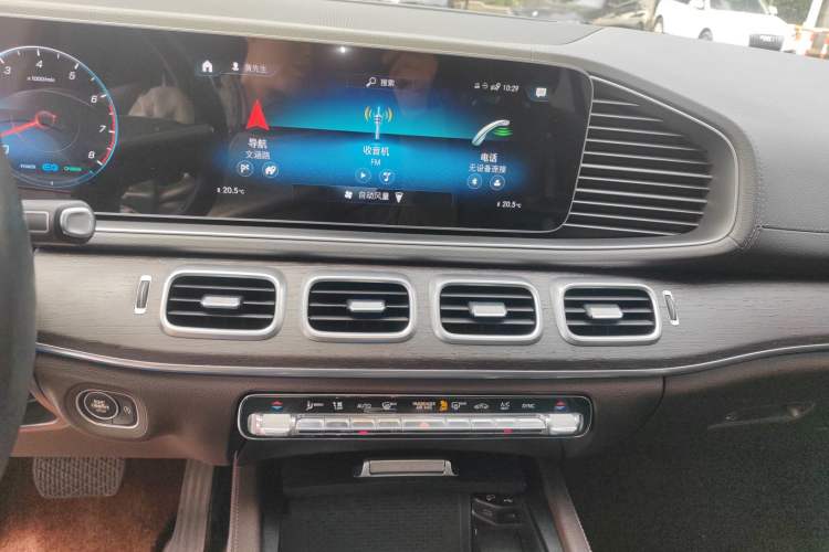 Used Mercedes-Benz GLE 2020 GLE 450 4MATIC Stylish Model Audio And AC Panel