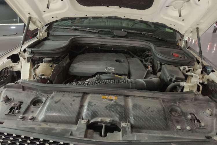 Used Mercedes-Benz GLE 2020 GLE 350 4MATIC Fashion Model Engine Bay