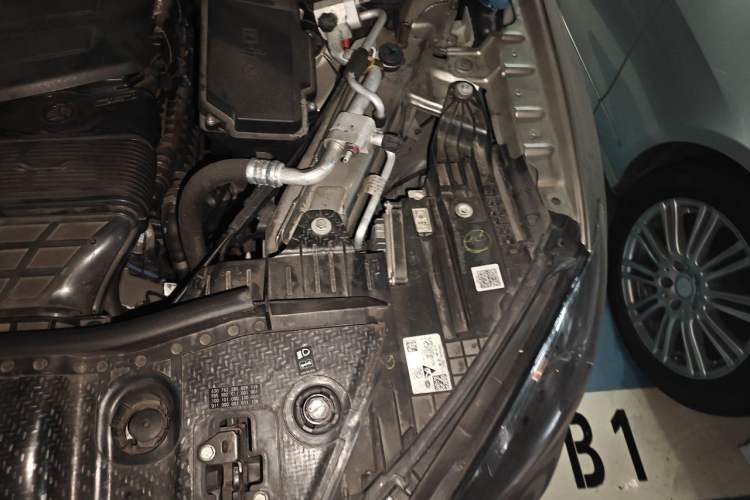 Used Mercedes-Benz GLE 2020 GLE 450 4MATIC Stylish Model Engine Bay Left