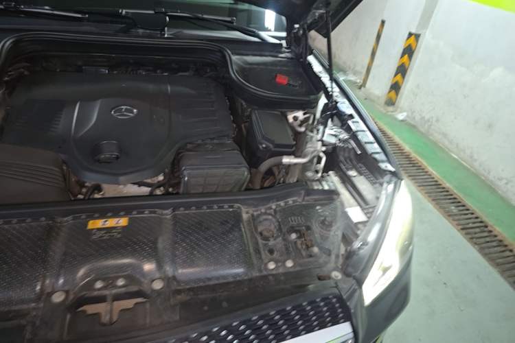 Used Mercedes-Benz GLE 2020 GLE 450 4MATIC Stylish Model Engine Bay Left