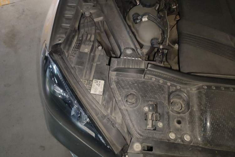 Used Mercedes-Benz GLE 2020 Restyled GLE 450 4MATIC Luxury Edition Engine Bay Right