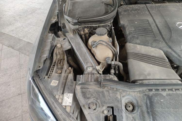 Used Mercedes-Benz GLE 2020 GLE 450 4MATIC Stylish Model Engine Bay Right