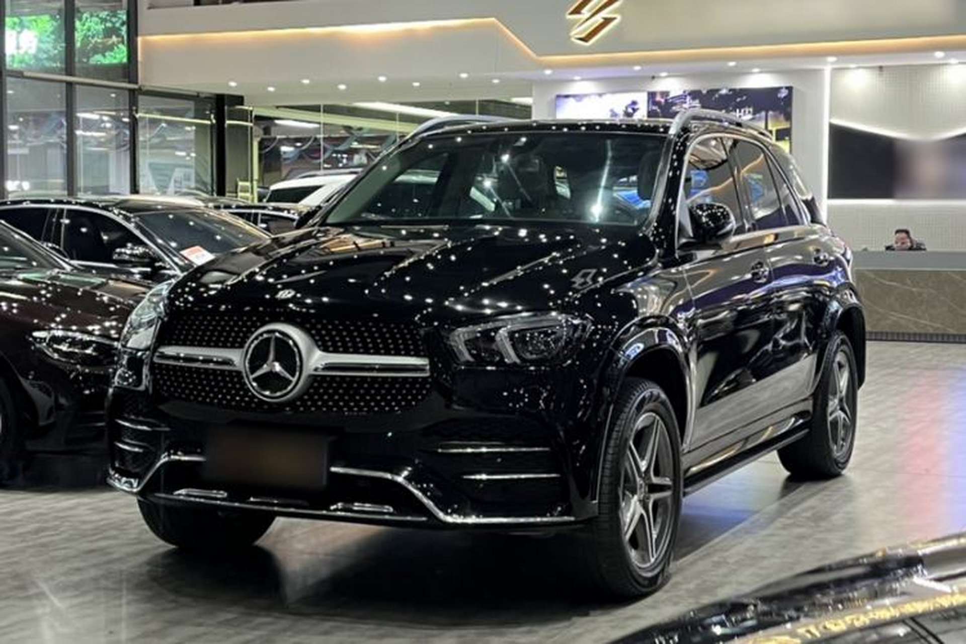 Used Mercedes-Benz GLE 2020 GLE 450 4MATIC Stylish Model Front Left 45 Deg