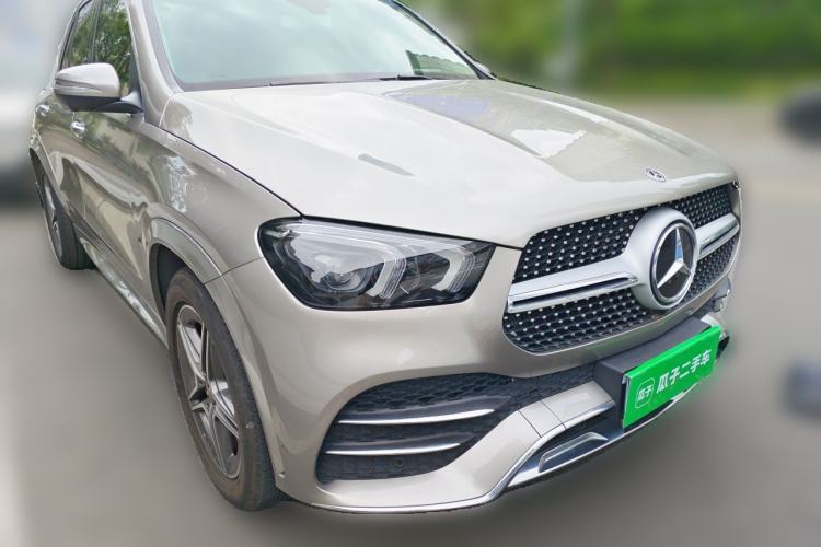 Used Mercedes-Benz GLE 2020 GLE 350 4MATIC Luxury Model Front Right 45 Deg