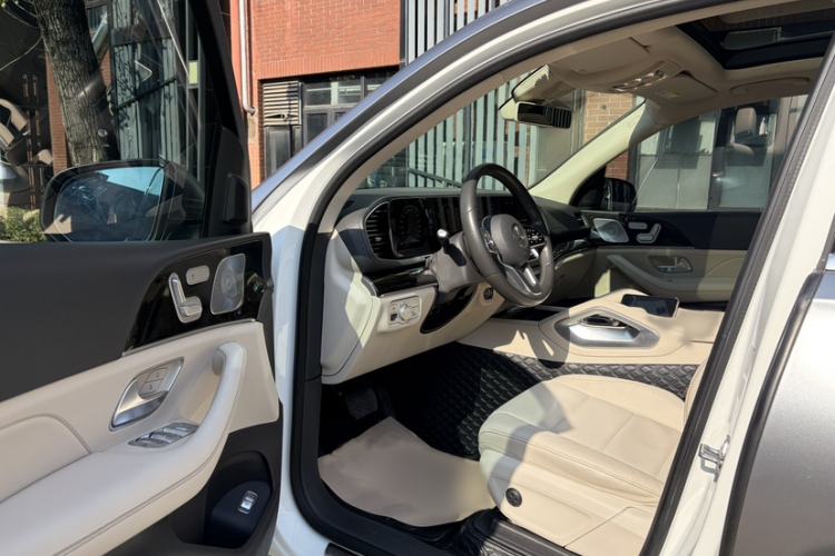 Used Mercedes-Benz GLE 2020 GLE 350 4MATIC Fashion Model Interior 1