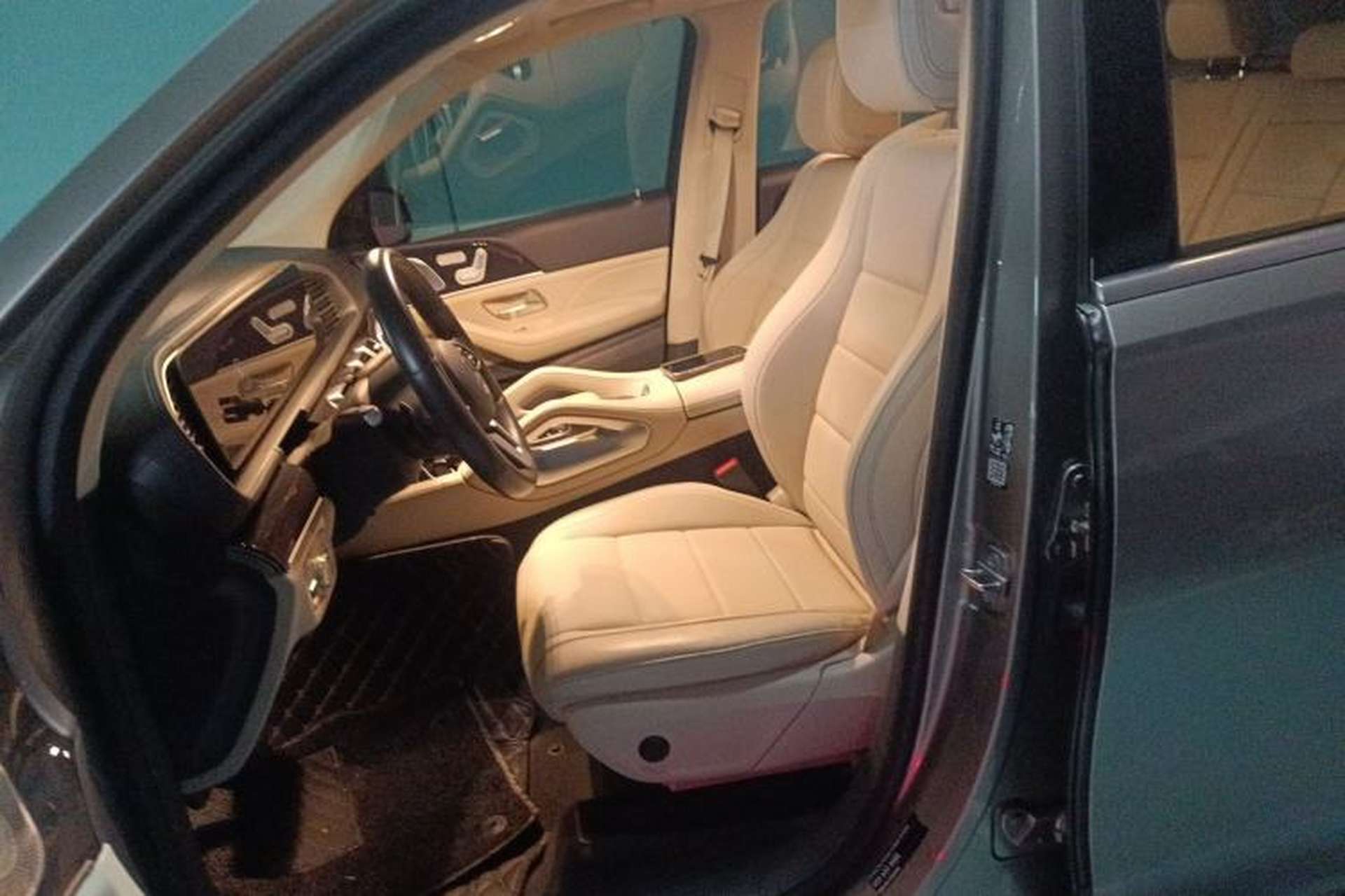 Used Mercedes-Benz GLE 2020 Facelifted GLE 350 4MATIC Luxury Edition Left Front Seat