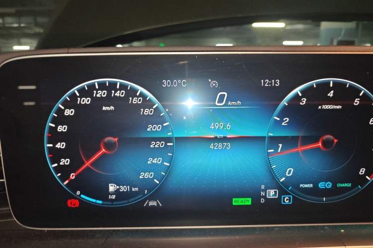 Used Mercedes-Benz GLE 2020 GLE 450 4MATIC Stylish Model Odometer Close Up