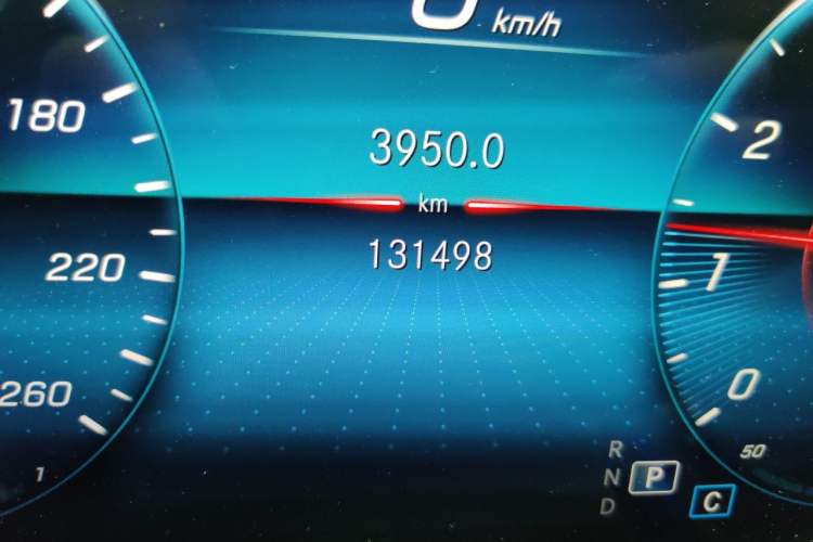Used Mercedes-Benz GLE 2020 GLE 350 4MATIC Fashion Model Odometer Close Up