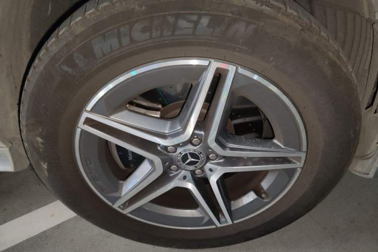 Used Mercedes-Benz GLE 2020 Restyled GLE 450 4MATIC Luxury Edition Right Front Wheel Hub