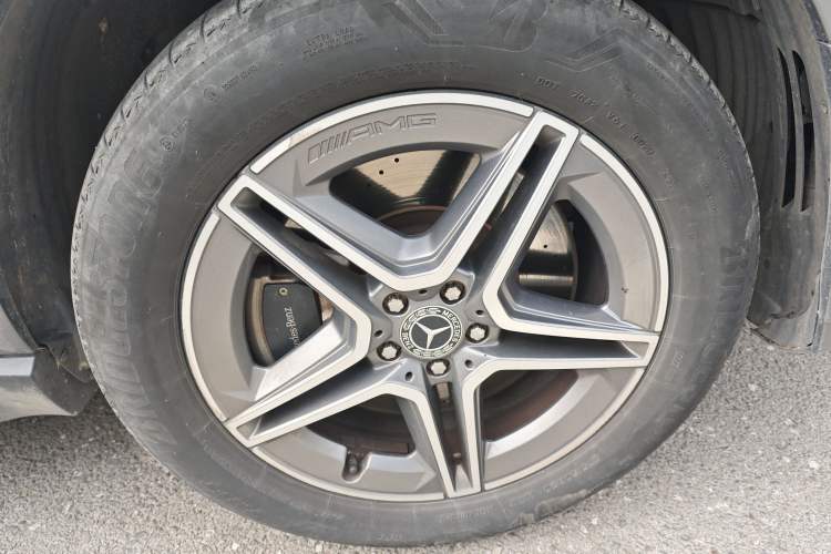 Used Mercedes-Benz GLE 2020 Facelifted GLE 450 4MATIC Stylish Edition Right Front Wheel Hub
