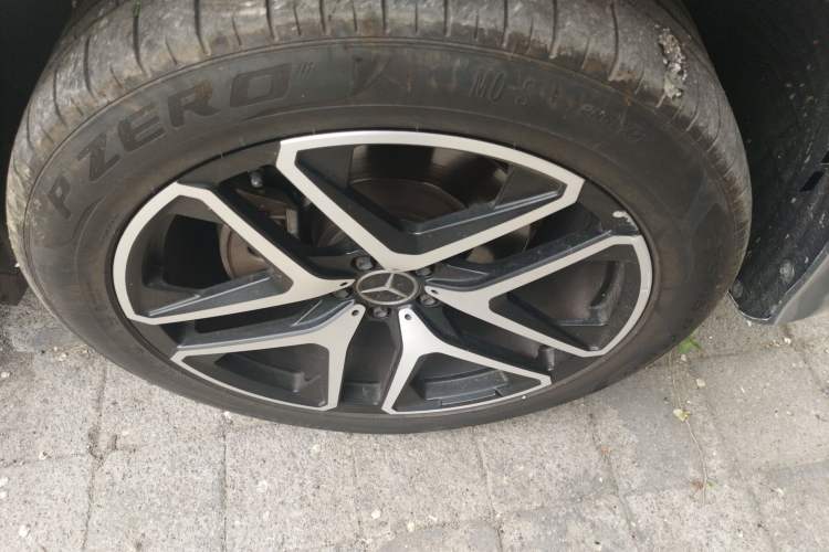 Used Mercedes-Benz GLE 2020 GLE 350 4MATIC Dynamic Edition Right Front Wheel Hub