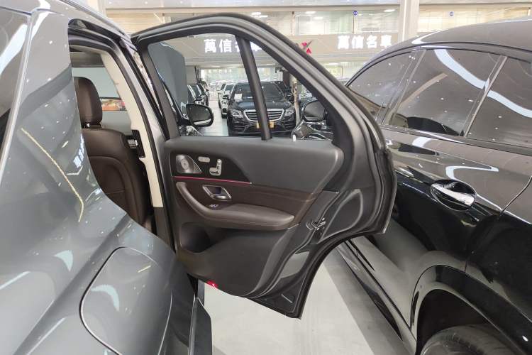 Used Mercedes-Benz GLE 2020 GLE 450 4MATIC Stylish Model Right Rear Door Interior