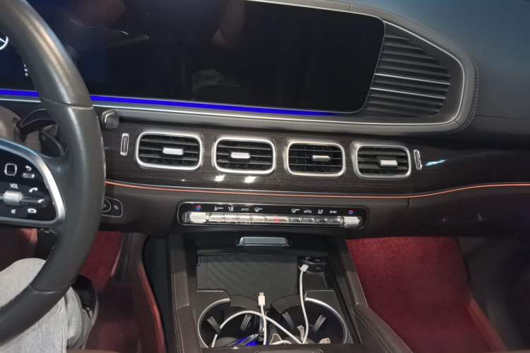Used Mercedes-Benz GLE 2020 Restyled GLE 350 4MATIC Fashion Edition Audio And AC Panel