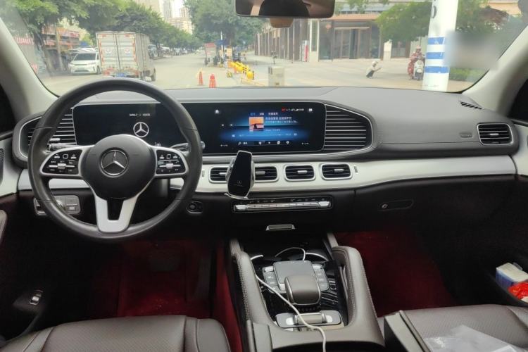 Used Mercedes-Benz GLE 2020 Facelifted GLE 450 4MATIC Stylish Edition Center Console