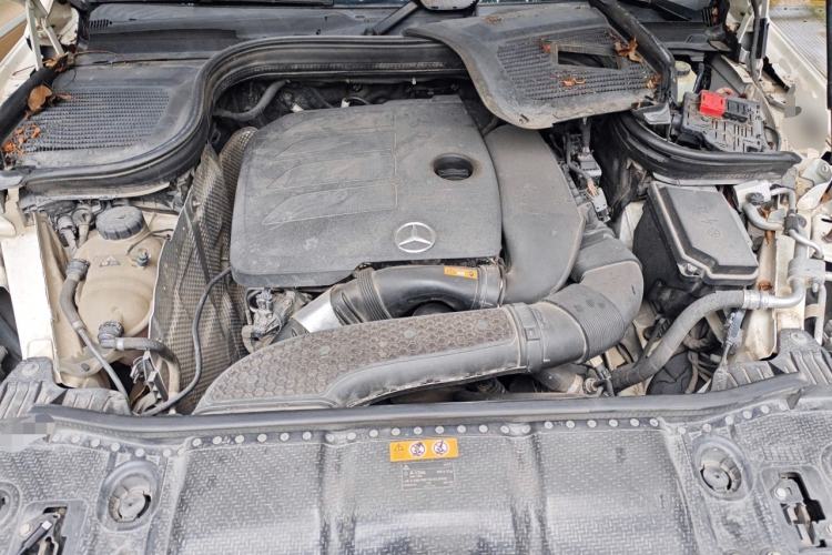 Used Mercedes-Benz GLE 2020 GLE 350 4MATIC Fashion Model Engine Bay