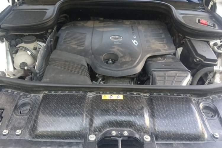 Used Mercedes-Benz GLE  Engine Bay