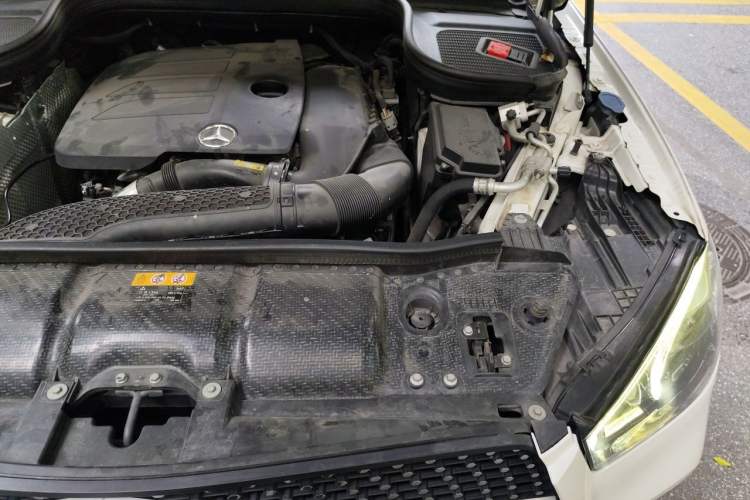 Used Mercedes-Benz GLE 2020 GLE 350 4MATIC Fashion Model Engine Bay Left
