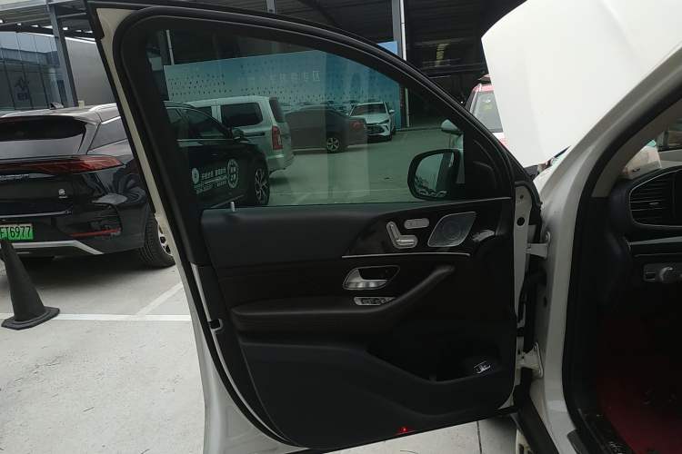 Used Mercedes-Benz GLE 2020 GLE 350 4MATIC Fashion Model Left Front Door Interior
