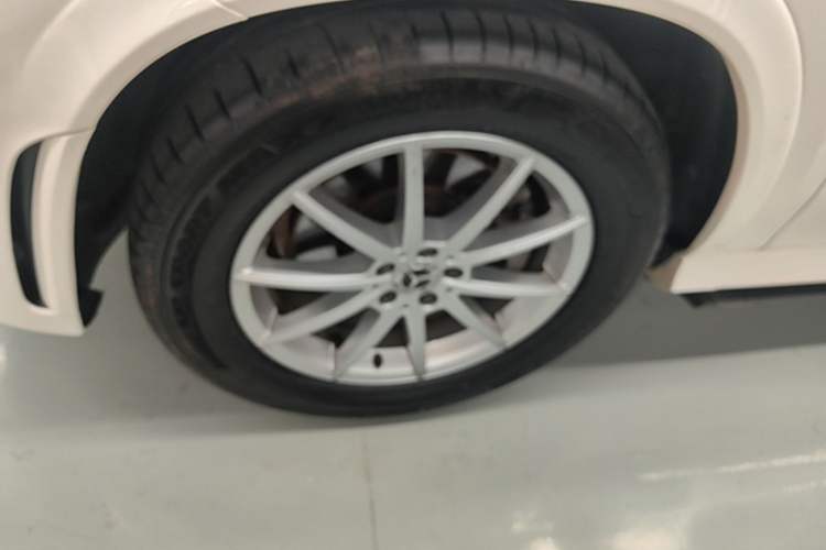 Used Mercedes-Benz GLE 2020 GLE 350 4MATIC Fashion Model Left Front Wheel Hub