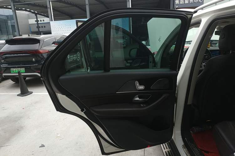 Used Mercedes-Benz GLE 2020 GLE 350 4MATIC Fashion Model Left Rear Door Interior