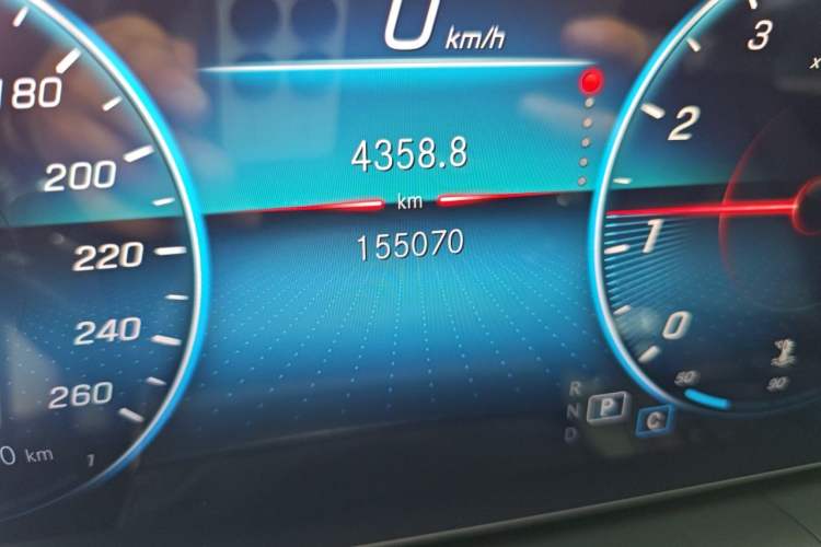 Used Mercedes-Benz GLE 2020 GLE 350 4MATIC Fashion Model Odometer Close Up