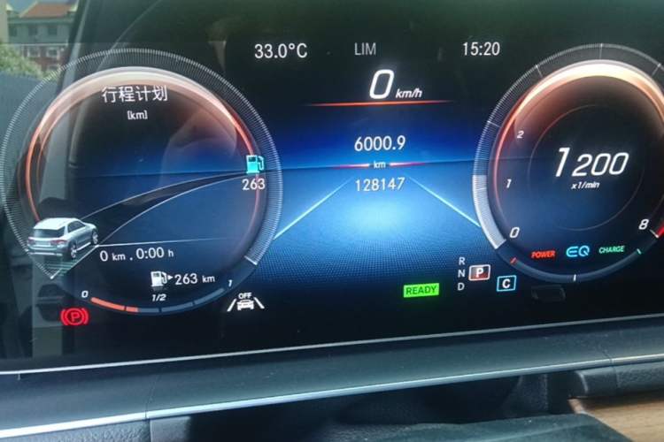 Used Mercedes-Benz GLE  Odometer Close Up