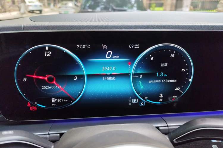 Used Mercedes-Benz GLE 2020 GLE 350 4MATIC Fashion Model Odometer Close Up