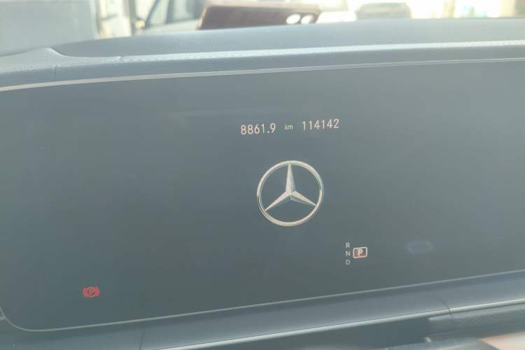 Used Mercedes-Benz GLE 2020 GLE 450 4MATIC Stylish Model Odometer Close Up