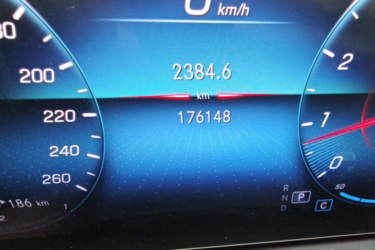 Used Mercedes-Benz GLE 2020 Restyled GLE 350 4MATIC Fashion Edition Odometer Close Up