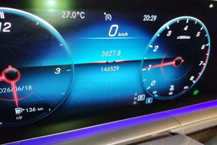 Used Mercedes-Benz GLE 2020 GLE 350 4MATIC Fashion Model Odometer Close Up