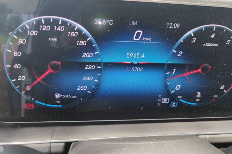 Used Mercedes-Benz GLE 2020 Restyled GLE 350 4MATIC Fashion Edition Odometer Close Up
