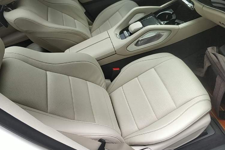 Used Mercedes-Benz GLE 2020 GLE 350 4MATIC Fashion Model Right Front Seat