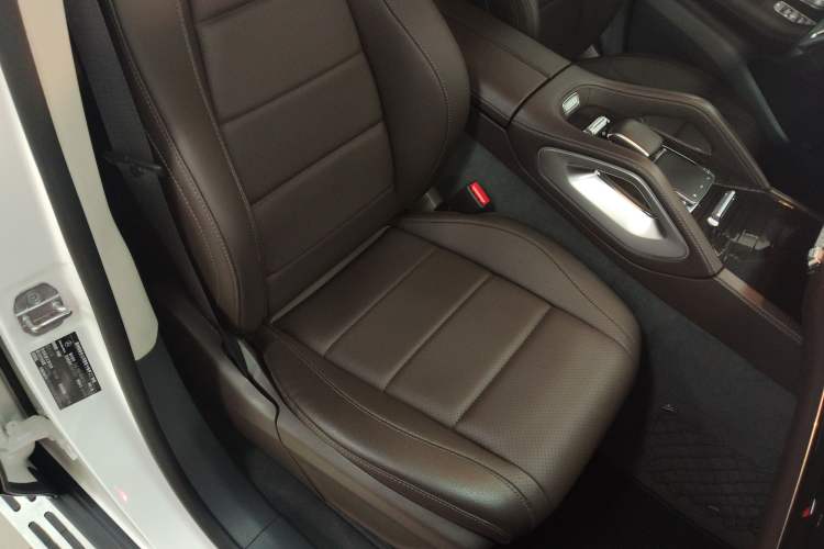 Used Mercedes-Benz GLE 2020 GLE 350 4MATIC Fashion Model Right Front Seat