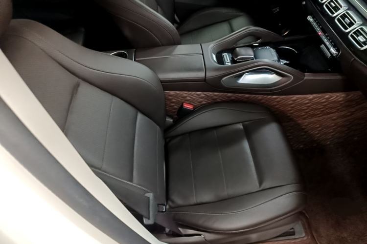Used Mercedes-Benz GLE 2020 Restyled GLE 350 4MATIC Fashion Edition Right Front Seat