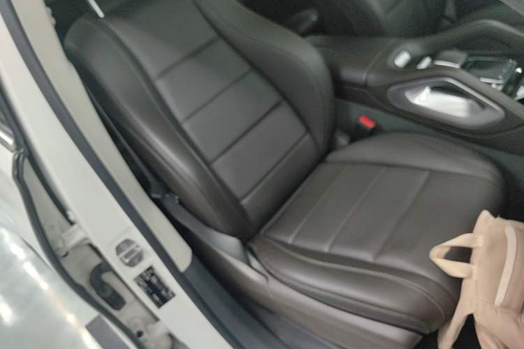 Used Mercedes-Benz GLE 2020 GLE 350 4MATIC Fashion Model Right Front Seat