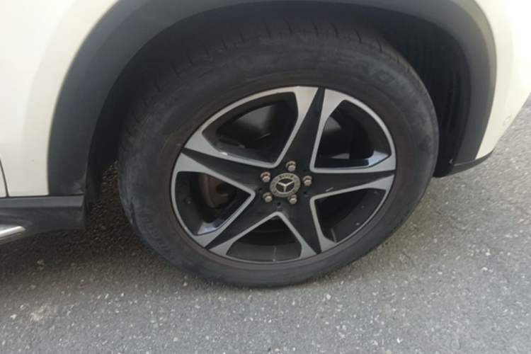 Used Mercedes-Benz GLE  Right Front Wheel Hub